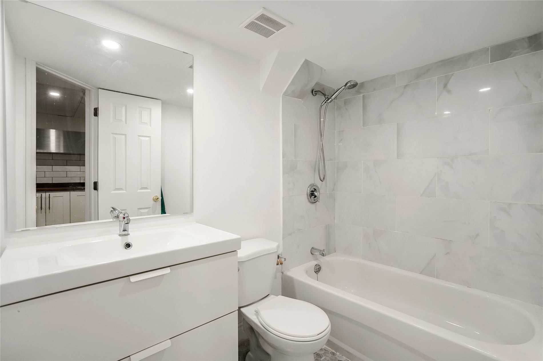Renovated house photograph 37